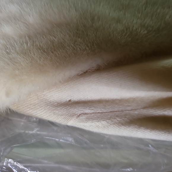 VINTAGE CREAM SWEATER WITH RHINESTONE CLOSURES. - Picture 13 of 14